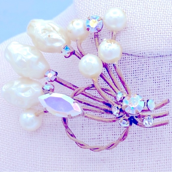 Rare Vintage Made In Austria Gold Tone Faux Pearl AB Crystal Rhinestone Brooch - Picture 1 of 7